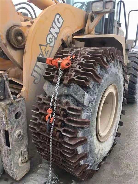 裝載機輪胎保護鏈條安裝